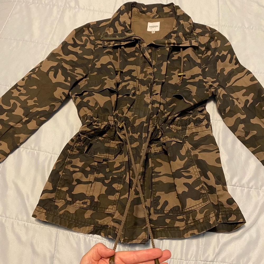 KENSIE JEANS camouflage jacket with cinched waist